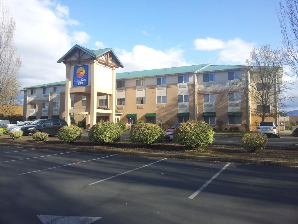 Comfort Inn Medford South Екстериор снимка